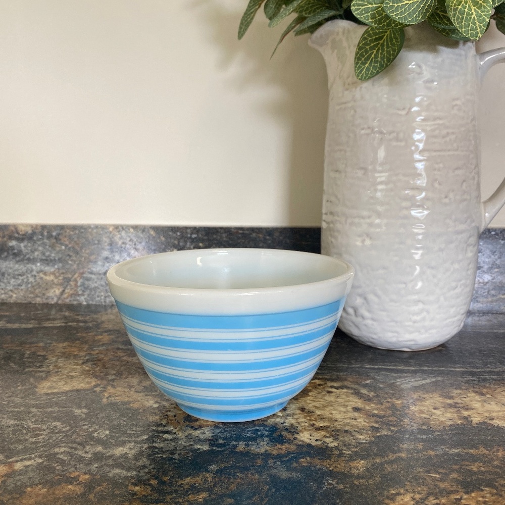 Pyrex blue stripe 401
